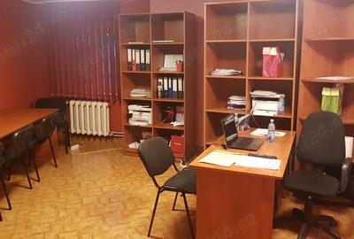 Spațiu comercial, de 22 mp, în Central - 4