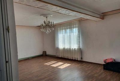 Casă cu 5 camere cu Teren 990 Mp în Sânmihaiu Român - 2