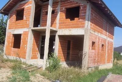 Casă cu 4 camere în Sânmartin