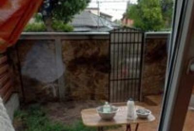 Garsoniera+ curte proprie - 1