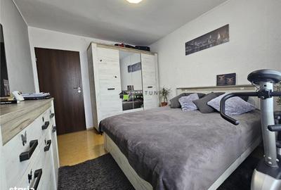 Apartament cu 3 camere decomandat în Florilor