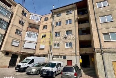 Apartament cu 3 camere decomandat în Coman - 20