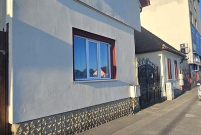 Casă cu 4 camere în Exterior Vest