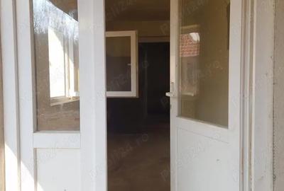 Casă cu 3 camere în Dezești - 1