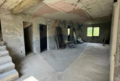 Casă cu 7 camere cu Teren 1014 Mp în Săliște - 6