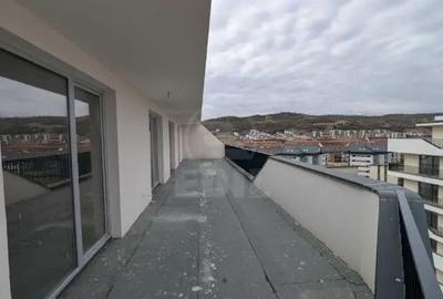 Apartament cu 3 camere semidecomandat în Florești