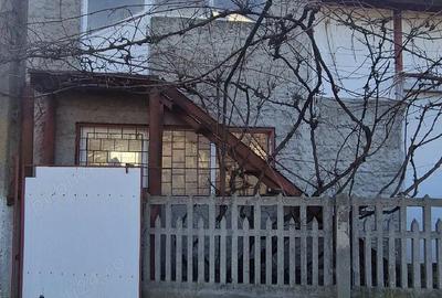 Casă cu Teren 1066 Mp în Doicești - 1
