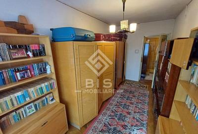 Apartament cu 3 camere decomandat, mobilat în Decebal