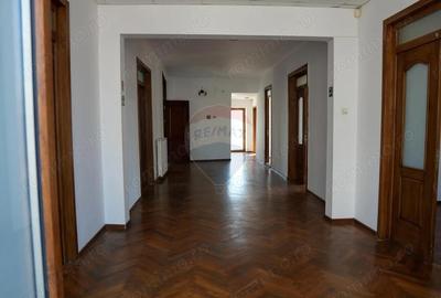 Casă cu 18 camere cu Teren 388 Mp în Peninsula - 2