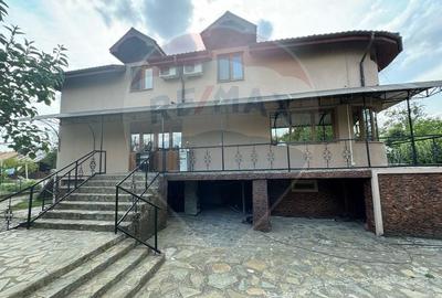 Casa / Vila cu 8 camere de vanzare - 35
