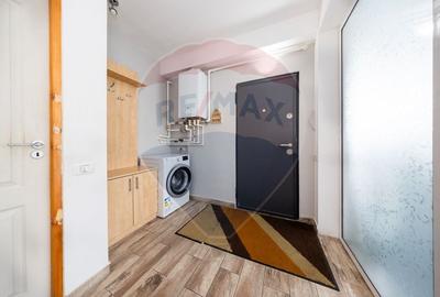 Apartament cu 3 camere decomandat în Tractorul - 9