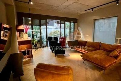 Apartament cu 4 camere decomandat, mobilat în Cișmigiu
