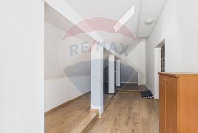 Casă cu 7 camere cu Teren 354 Mp în Cumpătu - 26