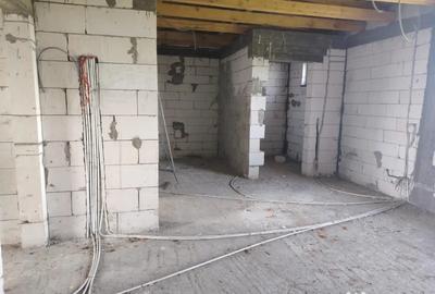 Casă cu 4 camere cu Teren 250 Mp în Central
