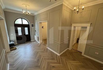 Casă cu 10 camere cu Teren 1143 Mp în Malu Mare - 1