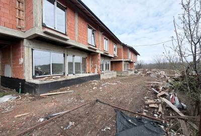 Duplex cu 4 camere cu Canalizare în Sud - 1