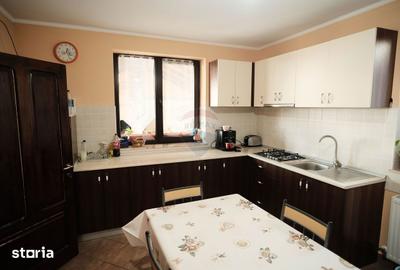 Casă cu 4 camere cu Teren 400 Mp în Central - 10
