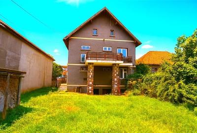 Imobil cu potential, constructie solida cu 2 apartamente,+demisol si garaj, Bras - 3