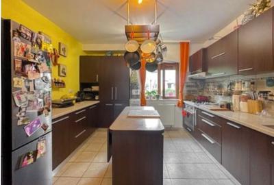 Vila cu gradina, 5 dormitoare, complex Parcului, Piata Presei - 11