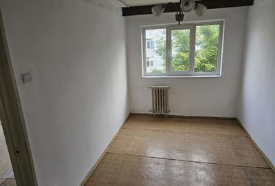 Apartament cu 3 camere semidecomandat în Malu Roșu - 1