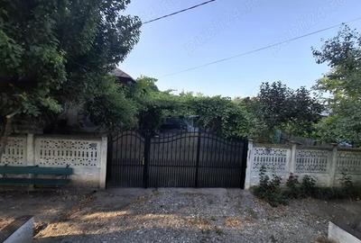 Casă cu 6 camere cu Teren 1800 Mp în Dioști - 4