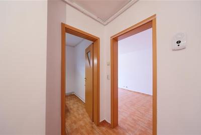 Spatiu comercial cu vitrina generoasa Spatiu comercial cu vitrina generoasa - 6