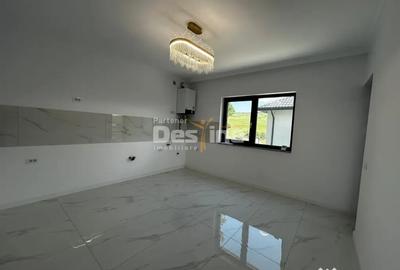 Casă cu 4 camere cu Teren 400 Mp în Rediu - 11