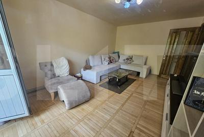 Apartament de vanzare, cu 4 camere, 77 mp, zona Soarelui
