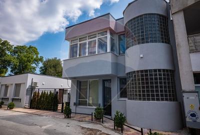 Casă individuală cu 5 camere cu Canalizare în Central - 1