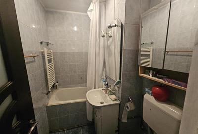 Apartament cu 3 camere semidecomandat, mobilat în Micro II - 9