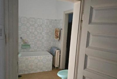 Casa Zona Ultracentrala , 6 cam SC 200 , teren 242, inc oras - 27