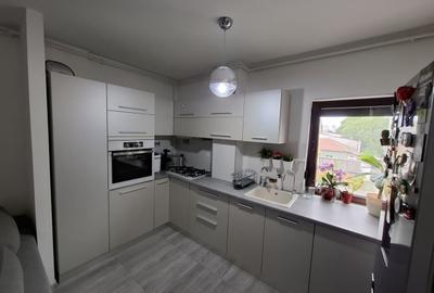 Apartament cu 3 camere decomandat, mobilat în Km 4 - 4