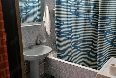 Apartament cu 3 camere decomandat în Caracal - 8