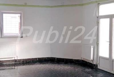 Spațiu comercial, de 50 mp, în Central - 7