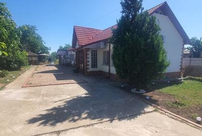 Vând casă cu mansardă