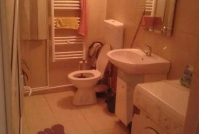 Casă cu 8 camere cu Teren 300 Mp în Lumina