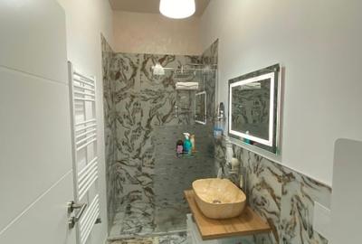 Proprietar închiriez apartament cu 2 camere decomandat etajul 1 - 2