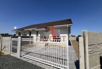 Duplex cu 3 camere cu Canalizare în Bucovăț (Remetea Mare)