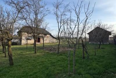 Casă cu 2 camere cu Teren 4700 Mp în Asuaju de Sus