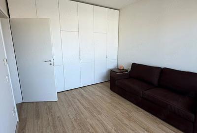 Apartament cu 3 camere semidecomandat în Dumbrăvița