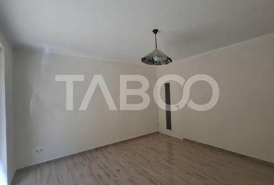 Casă individuală cu 10 camere cu Canalizare în Slimnic - 11