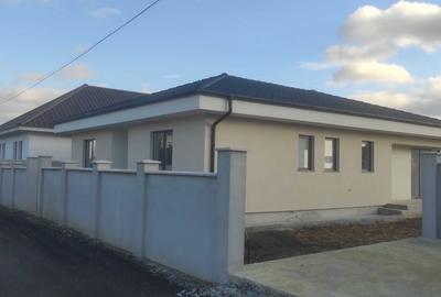 Casă cu 4 camere în Păulești - 8