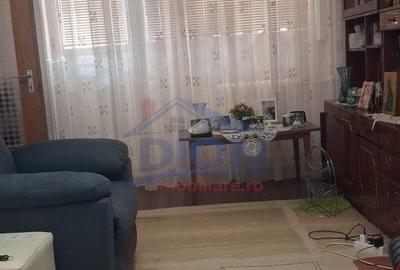 Apartament cu 3 camere decomandat în Drumul Taberei