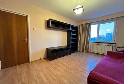 Apartament cu 3 camere semidecomandat, mobilat în Titan