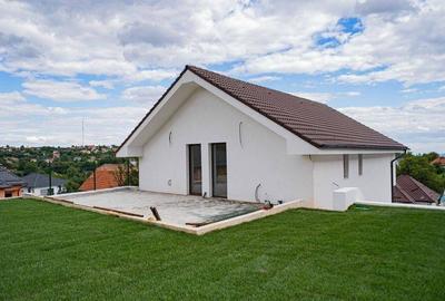 Casă cu 4 camere cu Teren 1000 Mp în Central