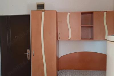 Garsonieră decomandată în Titan