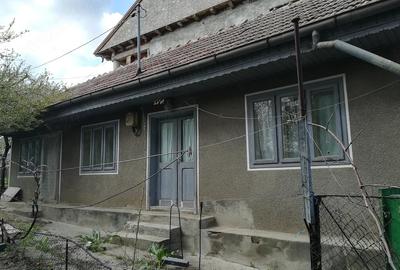Casă cu 4 camere cu Teren 350 Mp în Murgeni - 1