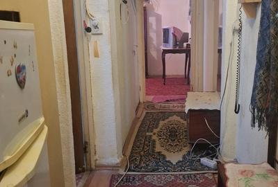 Apartament cu 3 camere semidecomandat în Groapa