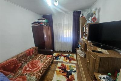 Apartament cu 3 camere decomandat în Micro II - 3