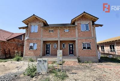 Duplex cu 4 camere cu Canalizare în Moșnița Nouă